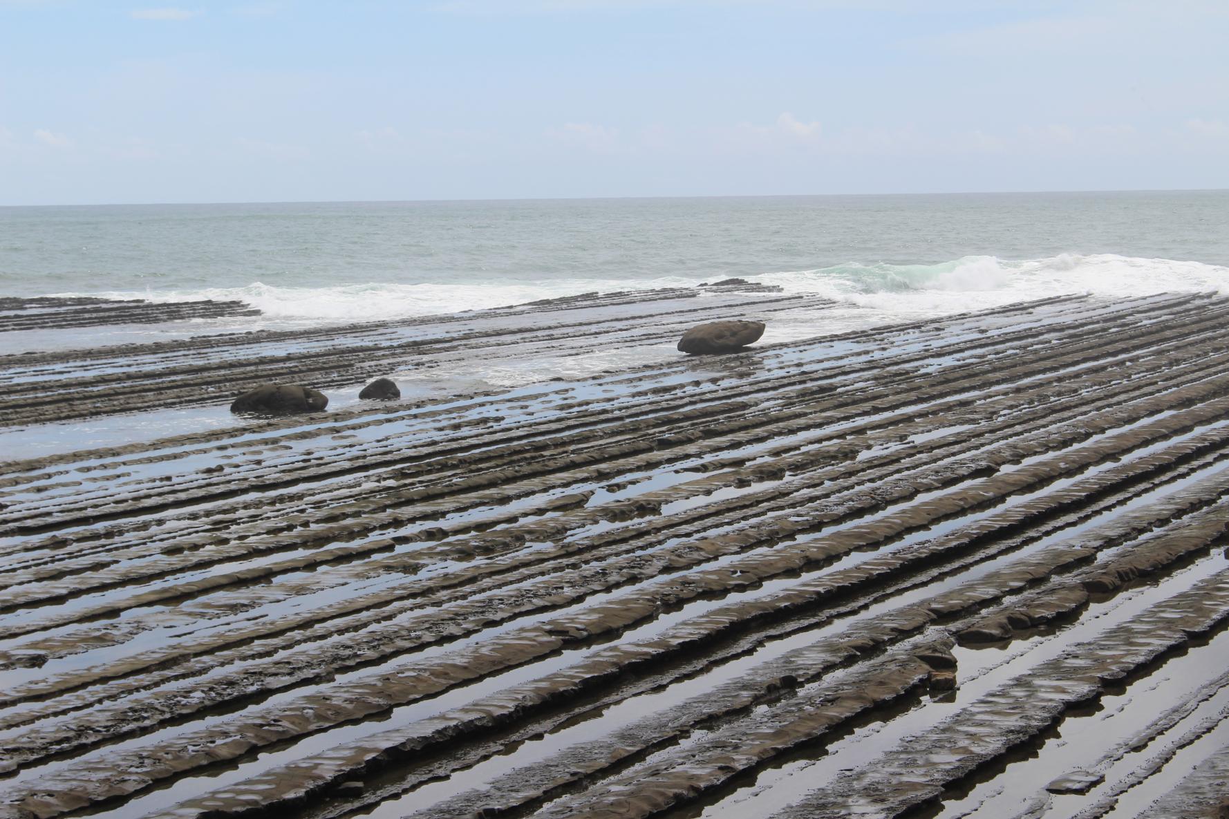 The Devil’s Washboard (Udo Senjojiki Kigan) spreading across the south of Udosaki (Nichinan City)-1