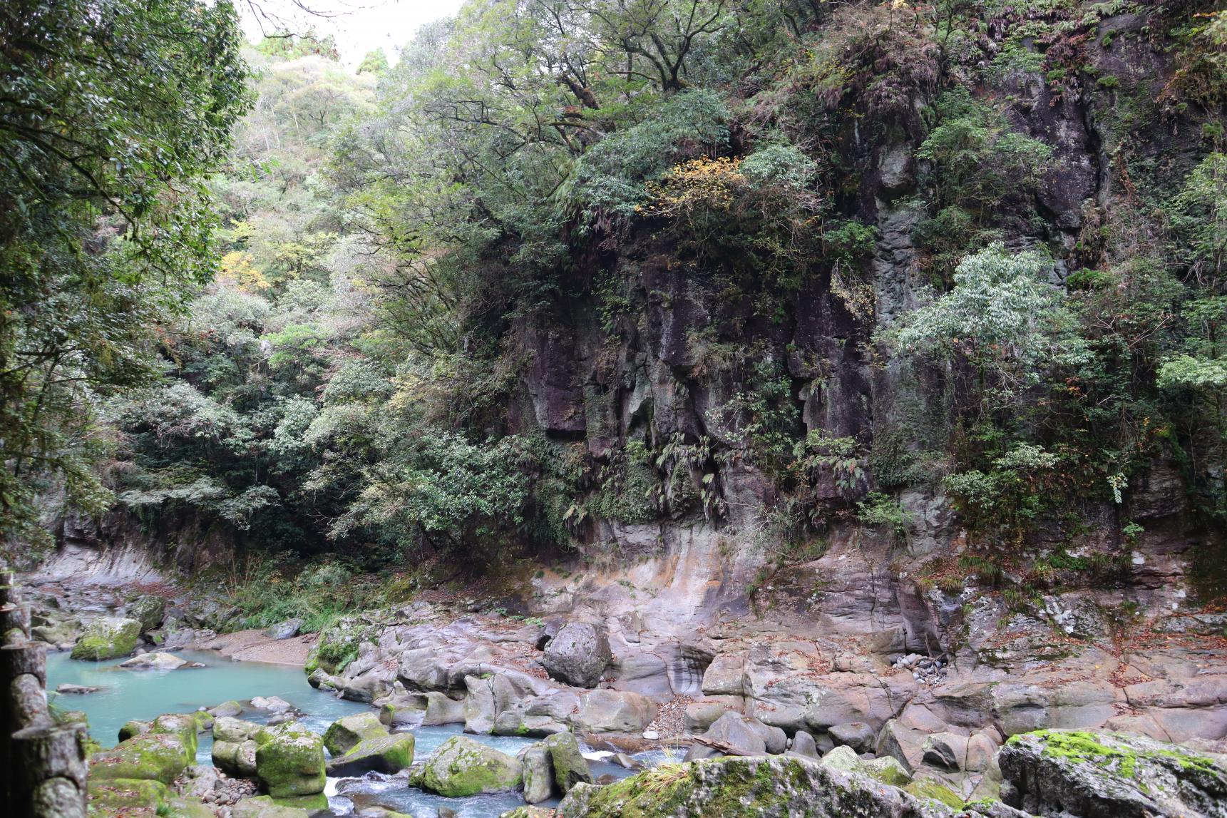 朝の澄んだ空気が美味しい。三之宮峡散策-0