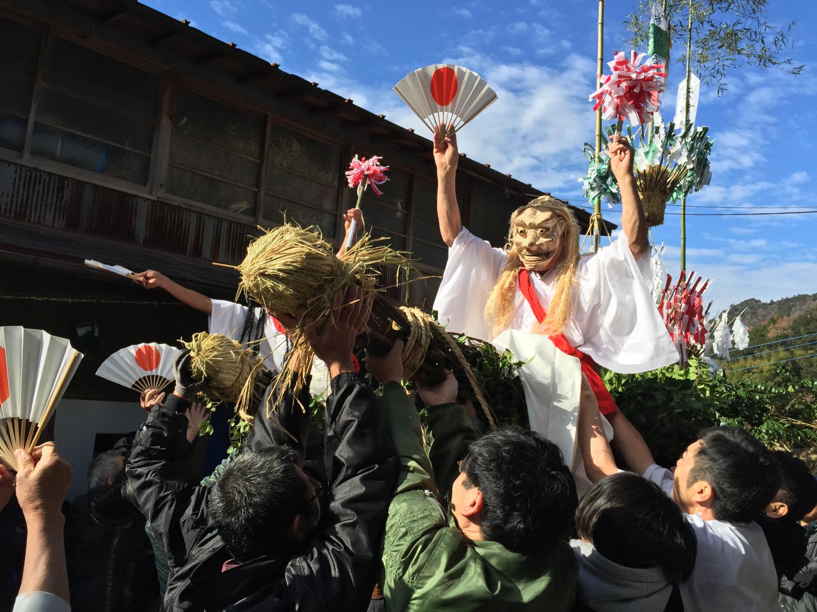 被災地の復興を祈って舞う神楽-1