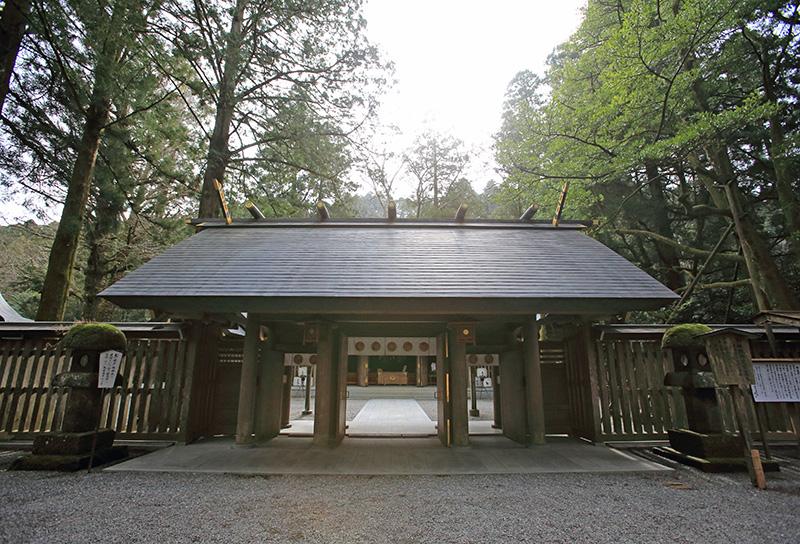 天岩戸（あまのいわと）神社-0