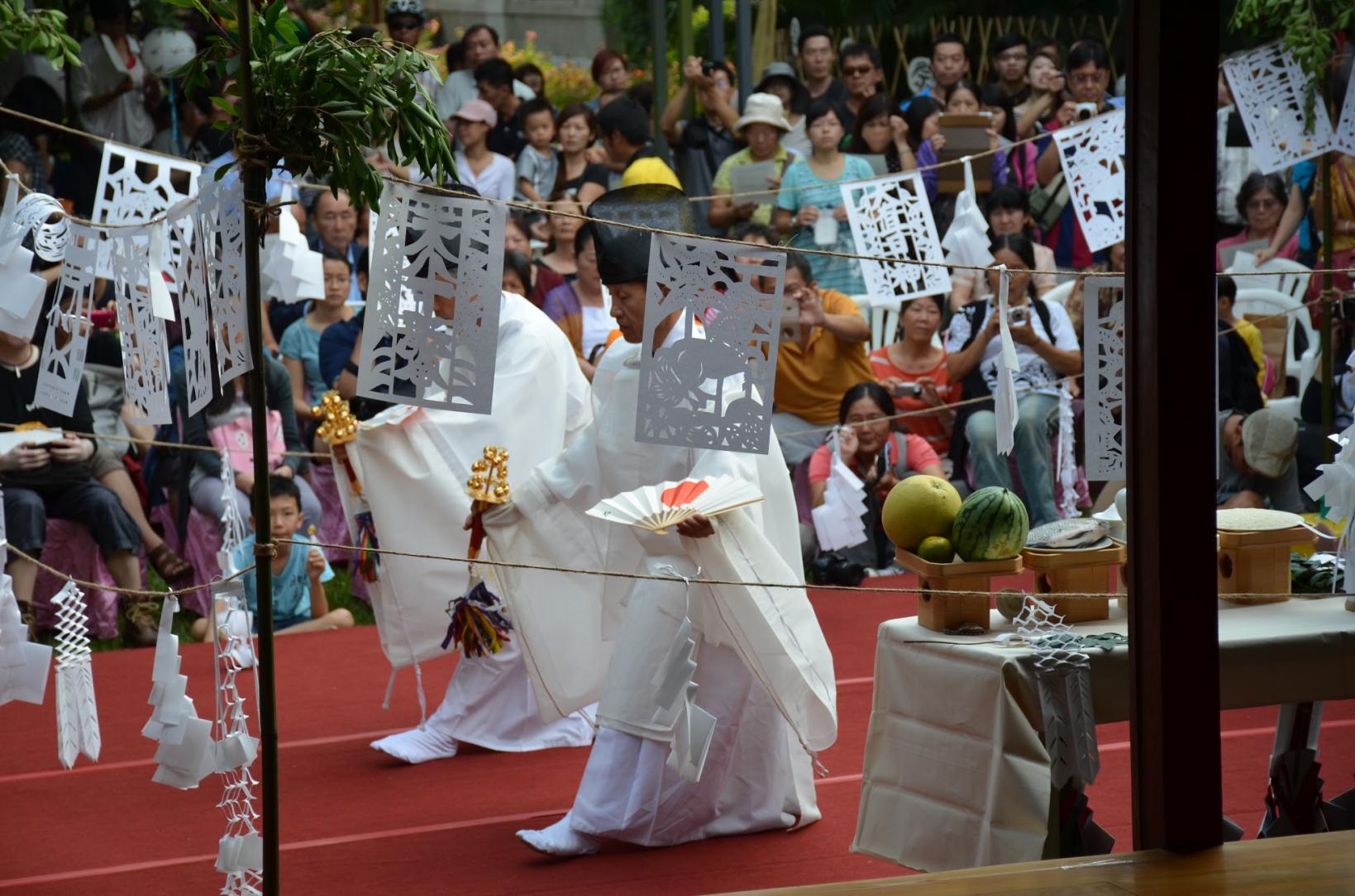 生きることへの感謝を神楽の中に-0