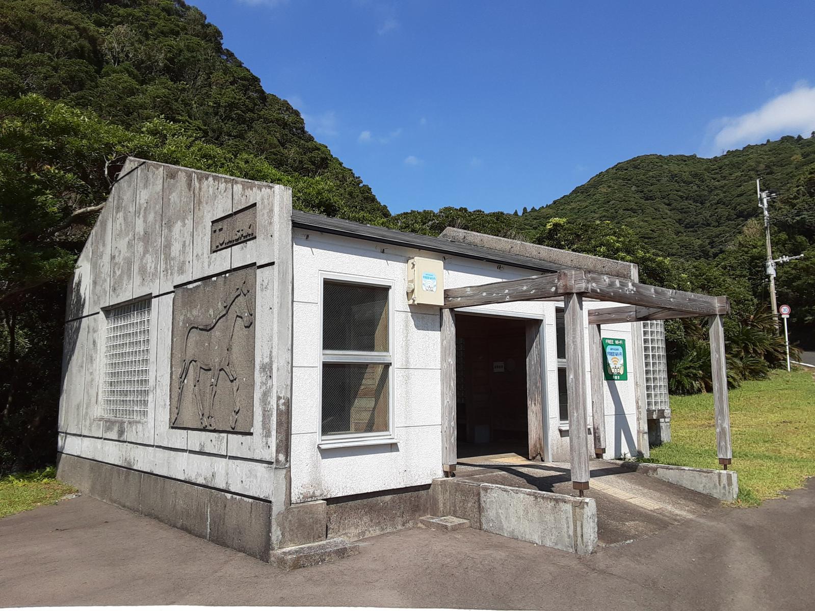 御崎神社トイレ外観-1