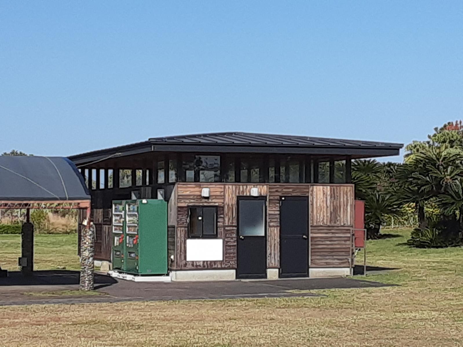 ③だいちの広場トイレ外観-4