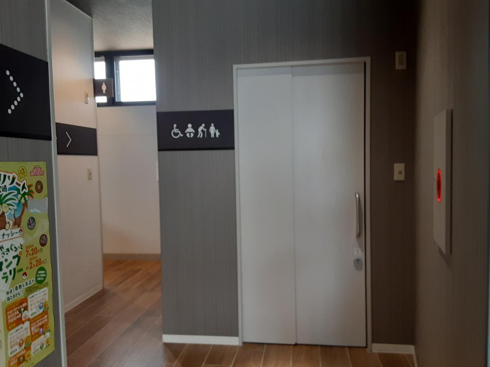 多目的トイレ入口-0