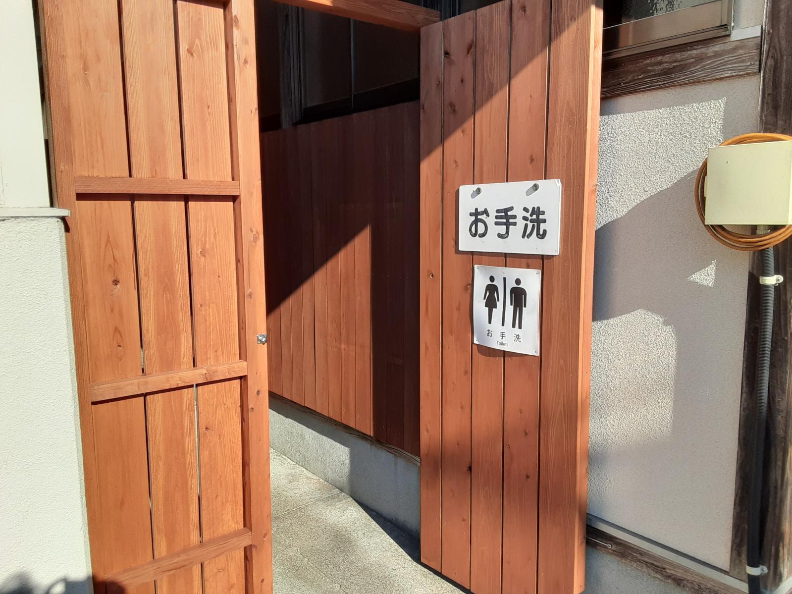 トイレ入口-0