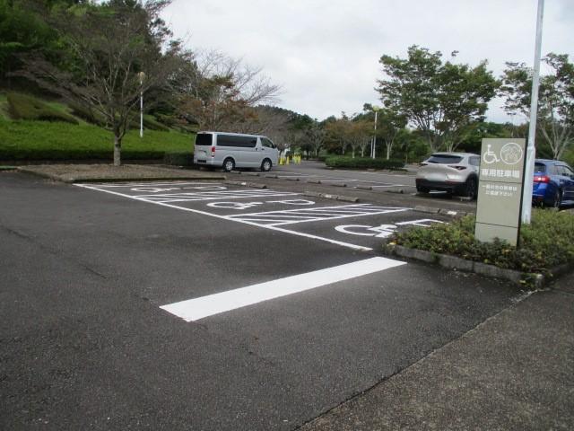 障がい者用駐車場（西駐車場）-2