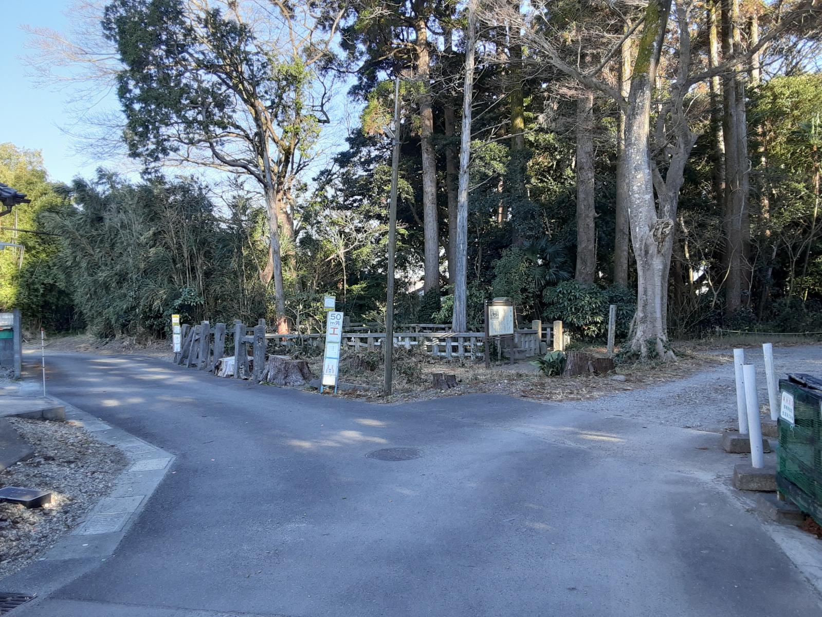 神社の北西にある迂回通路-0