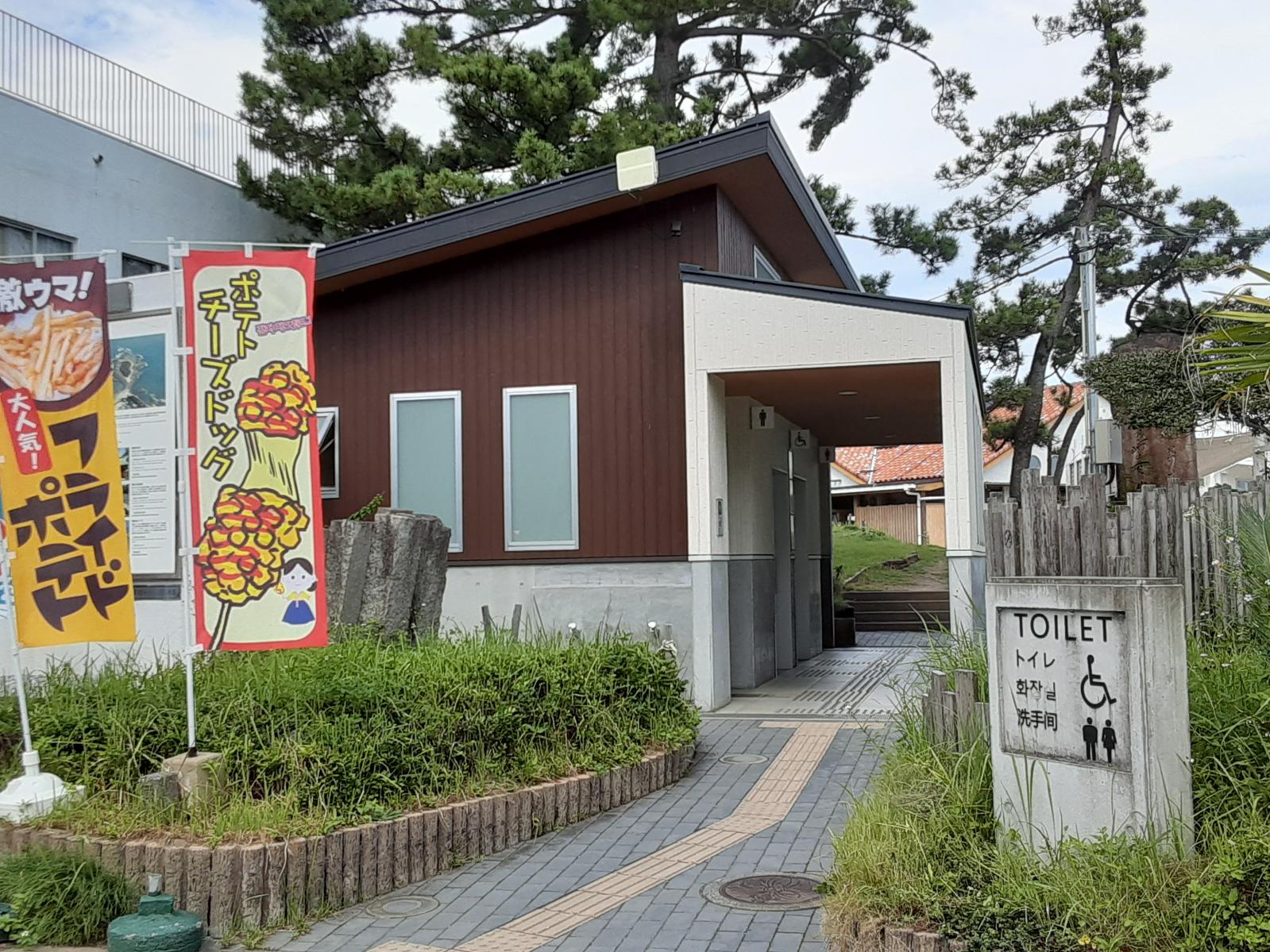 青島参道トイレ外観-0