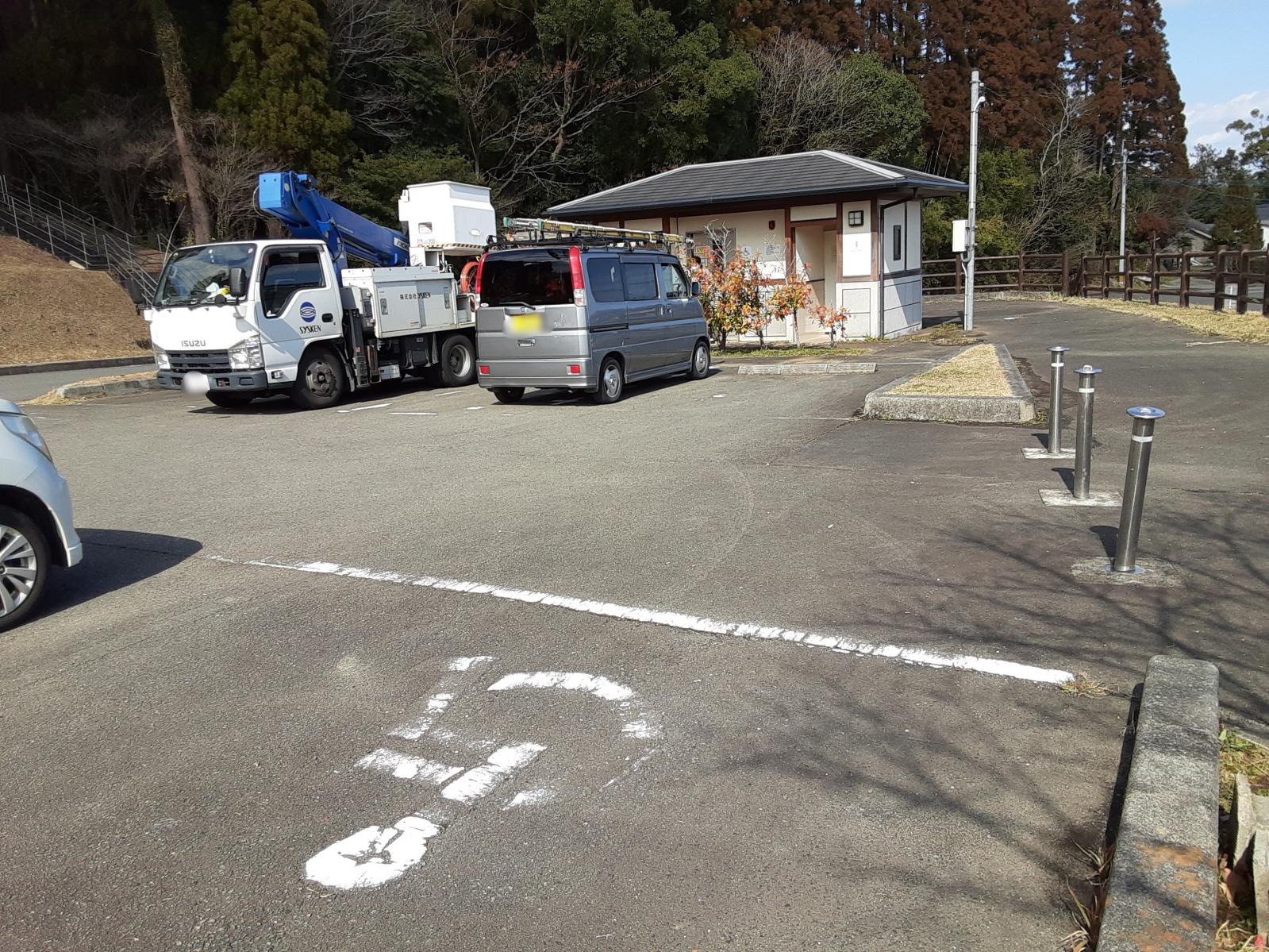 障がい者用駐車場（公園入口）-0