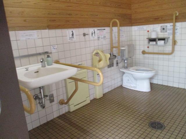 日向景修園南側の多目的トイレ内（トイレ2）-3