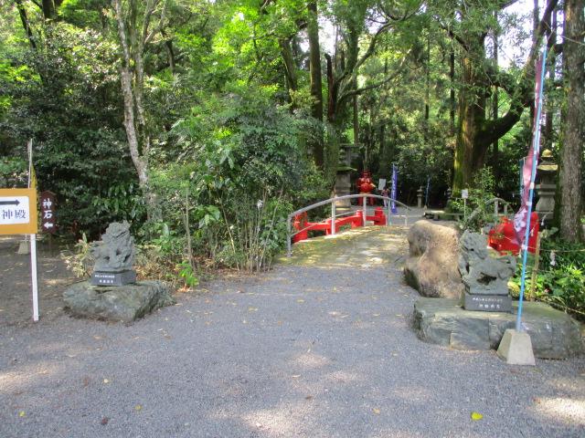 駐車場からの通路-1