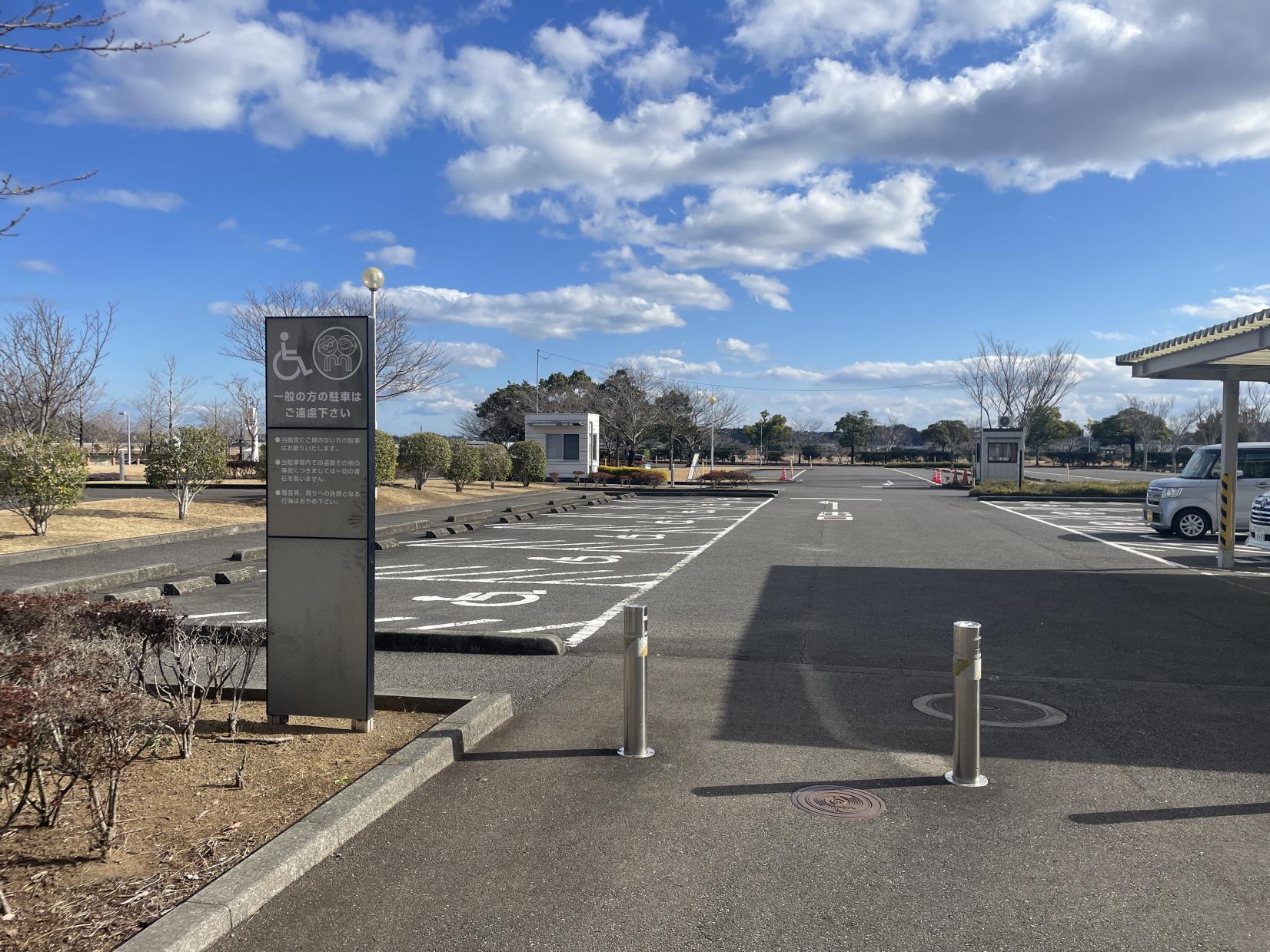 障がい者用駐車場（南駐車場）-0